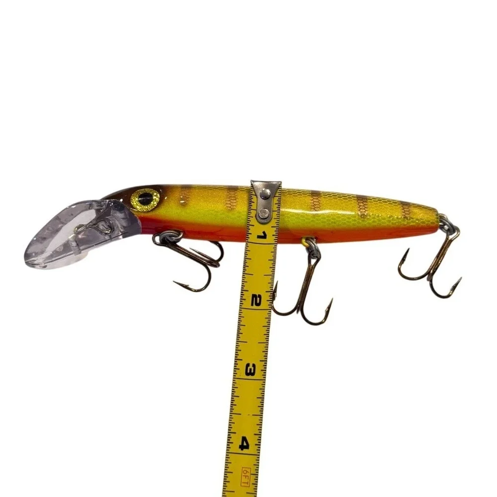Buchertail Depth Raider 6 Inch Crankbait Lure Yellow Orange Musky Pike Fishing